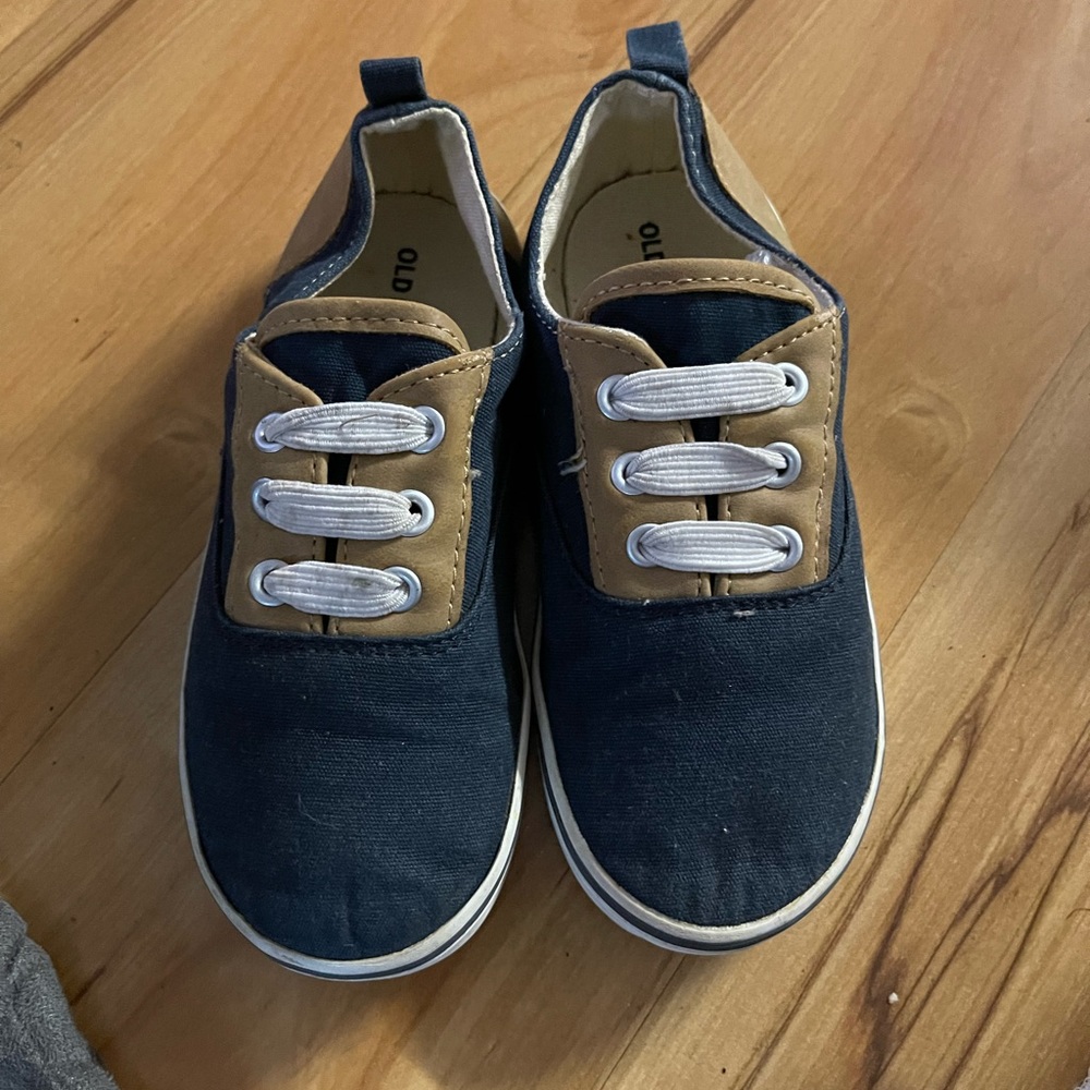 children's sneakers